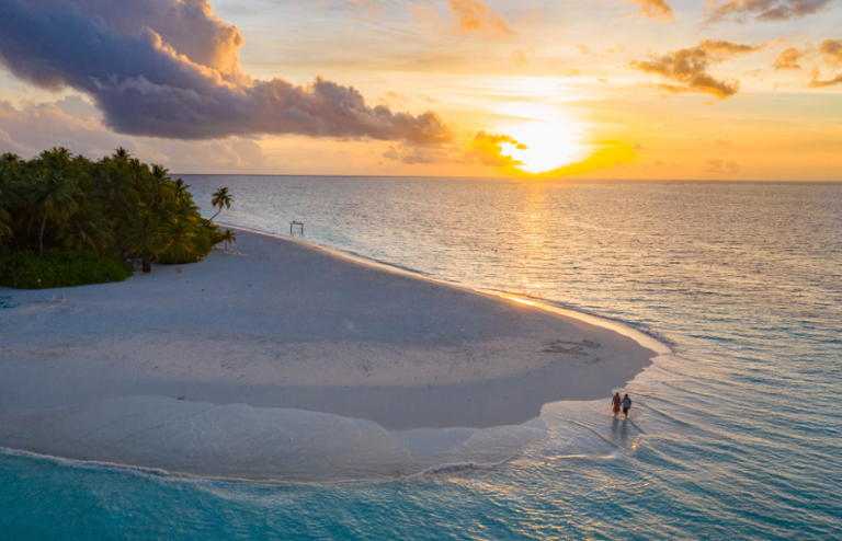 The Timeless Joy of a Sailing Yacht Charter in the Bahamas